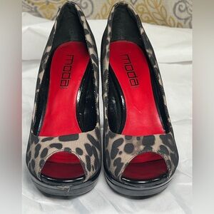 Moda Spana Leopard Print Mesh Peep-toe Platform Pumps - Size 7.5